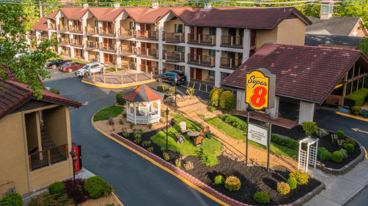 Super 8 By Wyndham Downtown Gatlinburg At Convention Center Hotel Ngoại thất bức ảnh