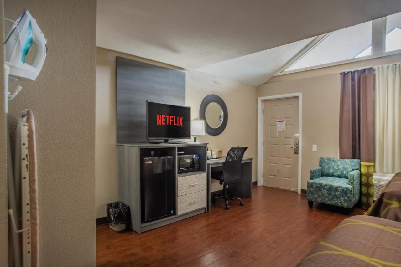Super 8 By Wyndham Downtown Gatlinburg At Convention Center Hotel Ngoại thất bức ảnh